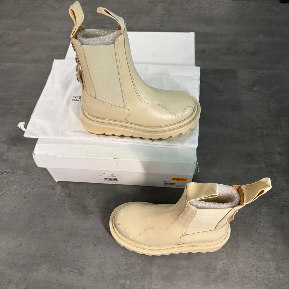 Toga Pulla Chelsea Boots Women‎ 35 Off-White Beige Leather Western AJ1146 $964